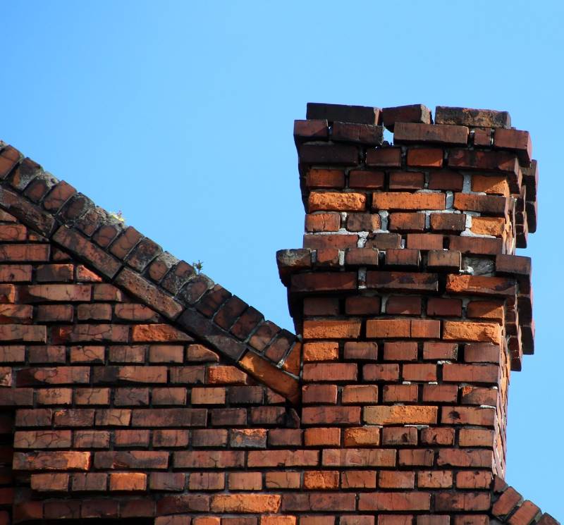 Blog Article - Damaged chimney on an Dana Point home showing cracks and missing mortar